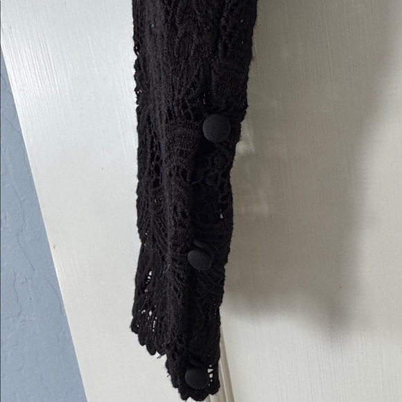 A.L.C. Talia Long-Sleeve Jewel-Neck Cropped Lace Top - Like New, Black, Size 4 - Picture 6 of 9